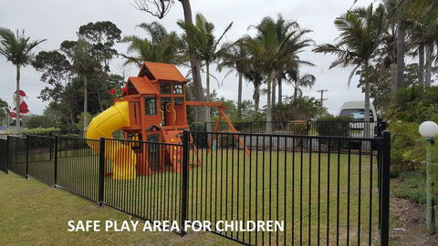 Tabourie Lake Motor Inn - Surfers Gold Coast 1