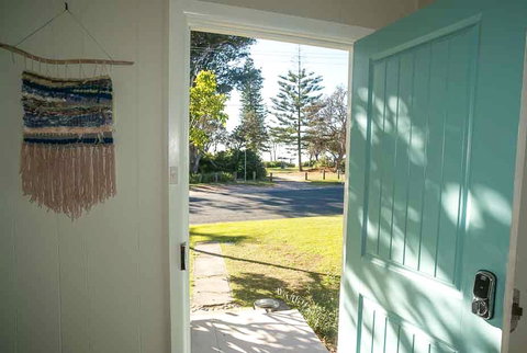 Tallowood Beachfront Cottage - Surfers Gold Coast 2