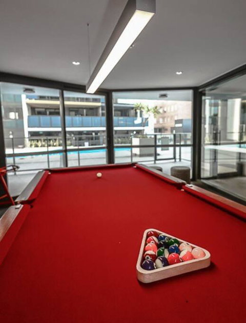 TERRACE LUX FULLY AIR 2 CAR FREE NETFLIX WIFI WINE - Surfers Gold Coast 3