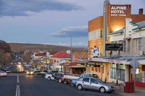 The Alpine Hotel - Surfers Gold Coast 1