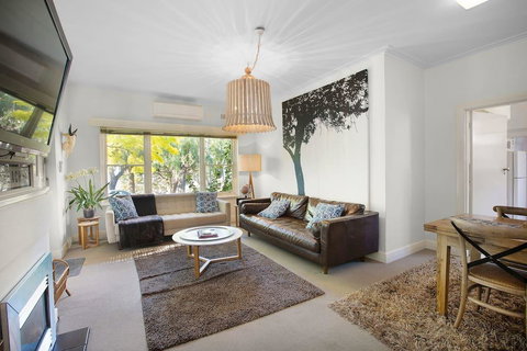 The Beach House Apartment - Surfers Gold Coast 3