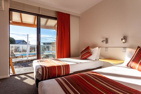 Beachfront Bicheno - Surfers Gold Coast 25