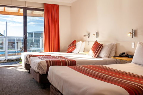 Beachfront Bicheno - Surfers Gold Coast 2