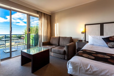 Beachfront Bicheno - Surfers Gold Coast 17