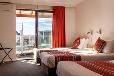 Beachfront Bicheno - Surfers Gold Coast 1