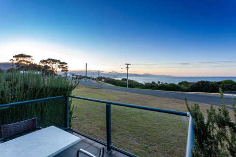 Beachfront Bicheno - Surfers Gold Coast 10