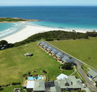 Diamond Island Resort  Bicheno Penguin Show - Surfers Gold Coast