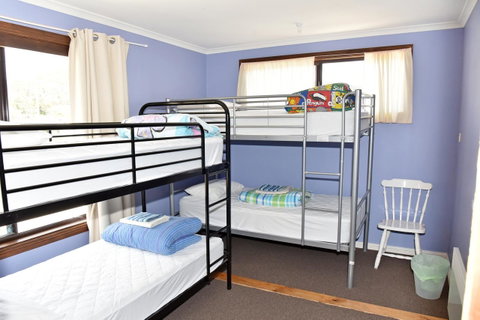 Bicheno Backpackers - Surfers Gold Coast 1