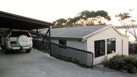 KINGFISHER COTTAGE Beachfront At The Binalong Bay - Surfers Gold Coast 21