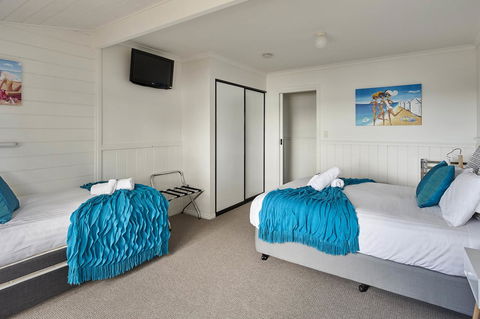 KINGFISHER COTTAGE Beachfront At The Binalong Bay - Surfers Gold Coast 3