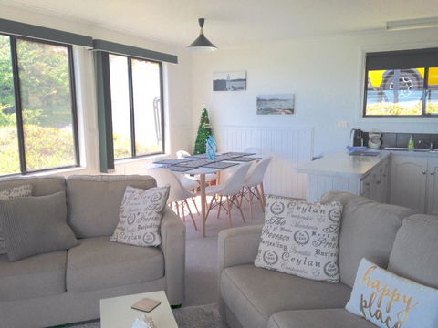 KINGFISHER COTTAGE Beachfront At The Binalong Bay - Surfers Gold Coast 24