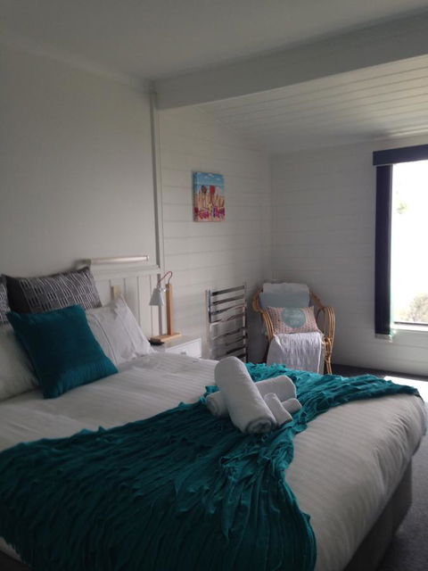 KINGFISHER COTTAGE Beachfront At The Binalong Bay - Surfers Gold Coast 23