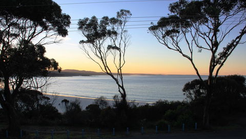 KINGFISHER COTTAGE Beachfront At The Binalong Bay - Surfers Gold Coast 19