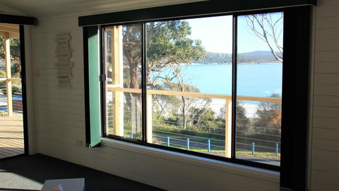 KINGFISHER COTTAGE Beachfront At The Binalong Bay - Surfers Gold Coast 13