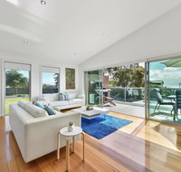 Seas The Day - Seaside Getaway - Surfers Gold Coast