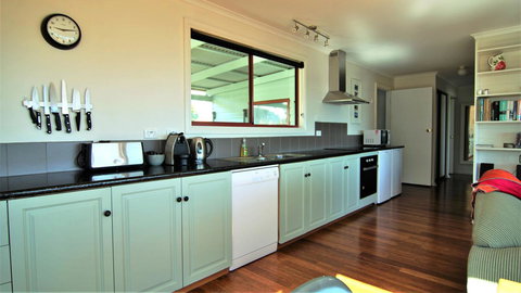 DOLPHIN LOOKOUT COTTAGE - Amazing Views Of The Bay Of Fires - Surfers Gold Coast 5