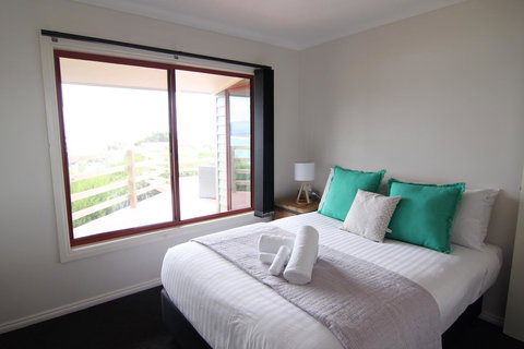 DOLPHIN LOOKOUT COTTAGE - Amazing Views Of The Bay Of Fires - Surfers Gold Coast 8