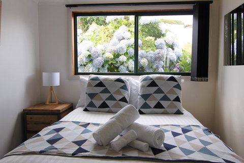 DOLPHIN LOOKOUT COTTAGE - Amazing Views Of The Bay Of Fires - Surfers Gold Coast 6