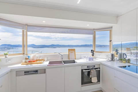 Nature & Relax House, Panoramic Sea View, Free Parking 37 - Surfers Gold Coast 4