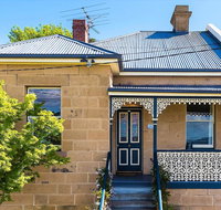 WEST NEST  Classic 3BR Hobart Terrace BEST Location View Close to City - Surfers Gold Coast