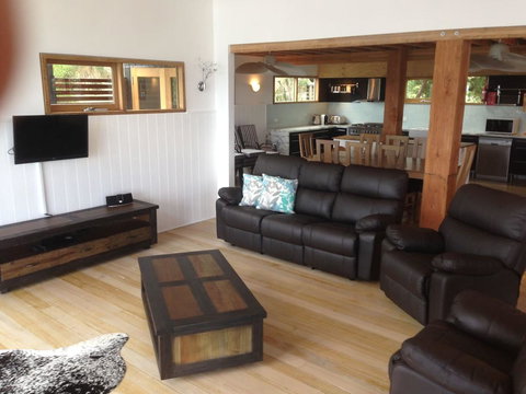 Driftwood Bay Of Fires - Surfers Gold Coast 14