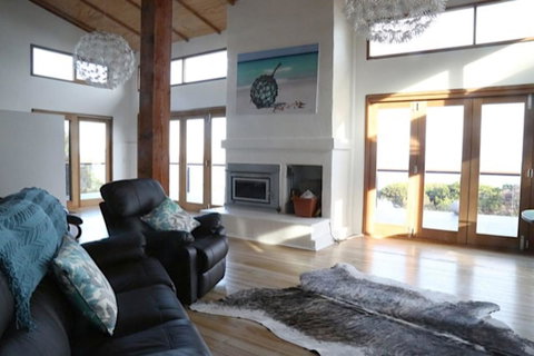 Driftwood Bay Of Fires - Surfers Gold Coast 3