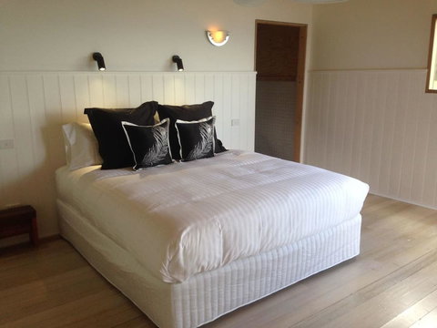 Driftwood Bay Of Fires - Surfers Gold Coast 13