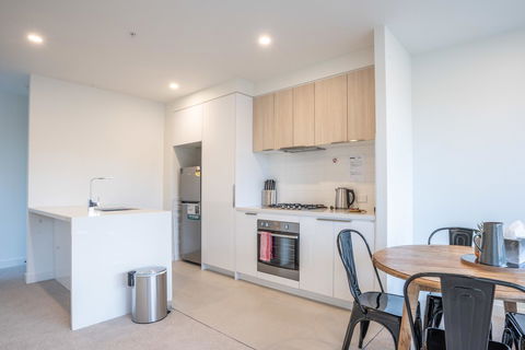 Poplar Apartments - Surfers Gold Coast 3