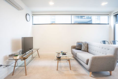 Poplar Apartments - Surfers Gold Coast 1
