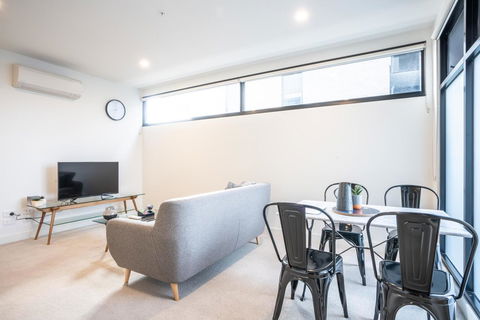 Poplar Apartments - Surfers Gold Coast 15