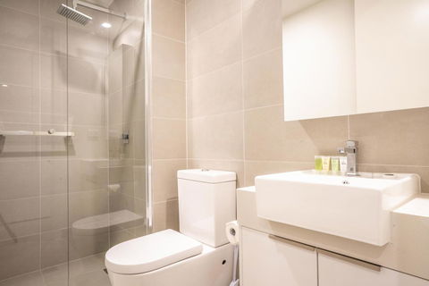 Poplar Apartments - Surfers Gold Coast 11