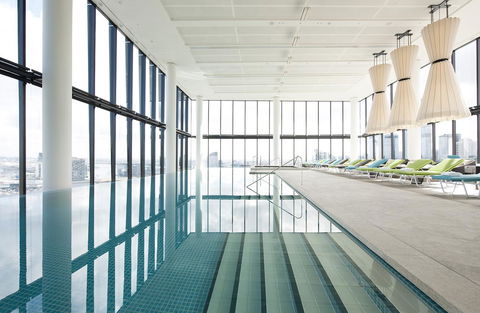 Crown Metropol Melbourne - Surfers Gold Coast 16