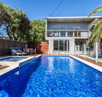 Front Beach House - Surfers Gold Coast