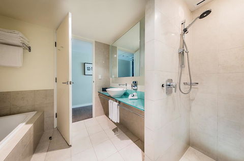 PARKROYAL Melbourne Airport - Surfers Gold Coast 4