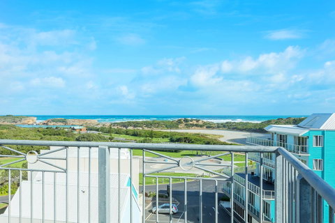 Deep Blue Hotel & Hot Springs - Surfers Gold Coast 25