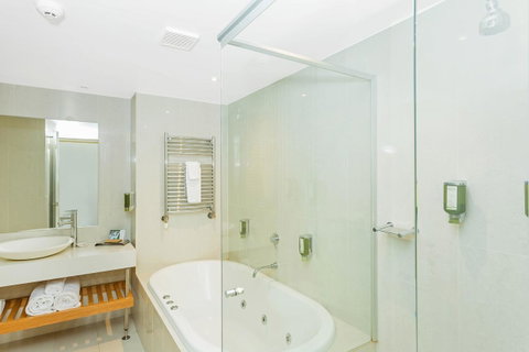Deep Blue Hotel & Hot Springs - Surfers Gold Coast 37