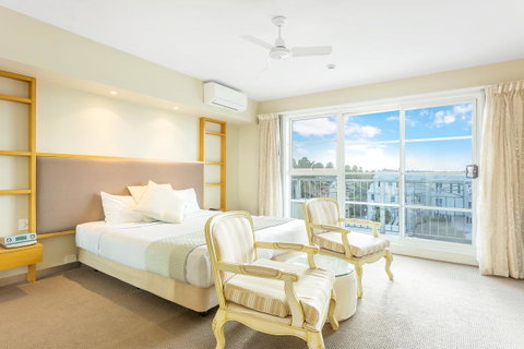 Deep Blue Hotel & Hot Springs - Surfers Gold Coast 11