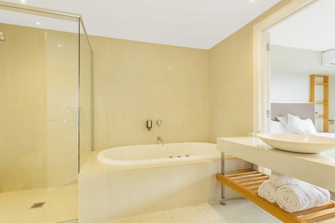 Deep Blue Hotel & Hot Springs - Surfers Gold Coast 20