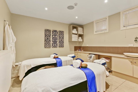 Deep Blue Hotel & Hot Springs - Surfers Gold Coast 19