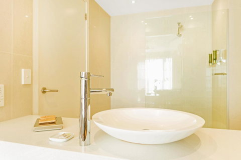 Deep Blue Hotel & Hot Springs - Surfers Gold Coast 21