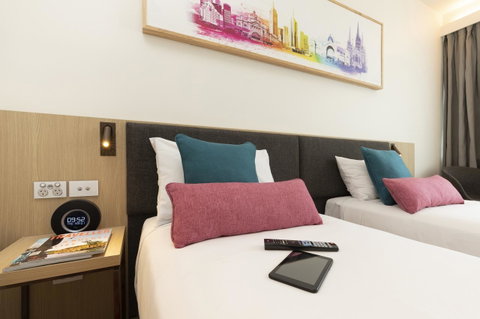 Ibis Melbourne Central - Surfers Gold Coast 7