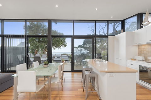 Ocean View Treetops Retreat - Surfers Gold Coast 12