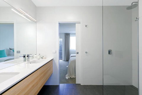 Lakes Edge Apartments - Surfers Gold Coast 2