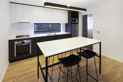 Lakes Edge Apartments - Surfers Gold Coast 6