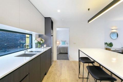 Lakes Edge Apartments - Surfers Gold Coast 3