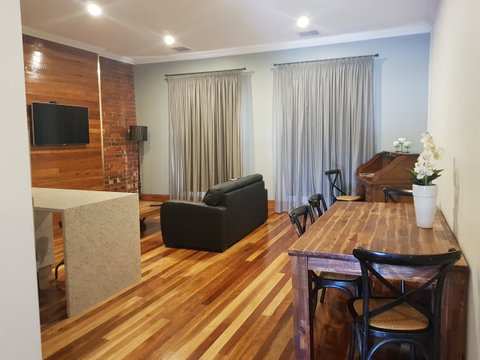 Sublime Spa Apartments - Surfers Gold Coast 4