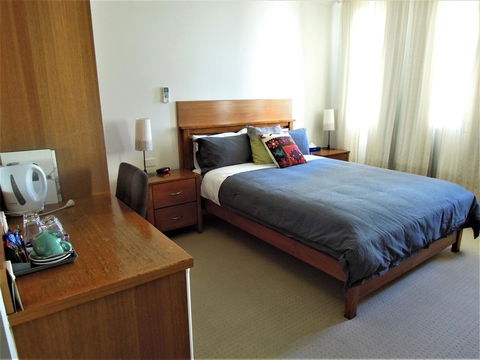 Plough Hotel - Surfers Gold Coast 4