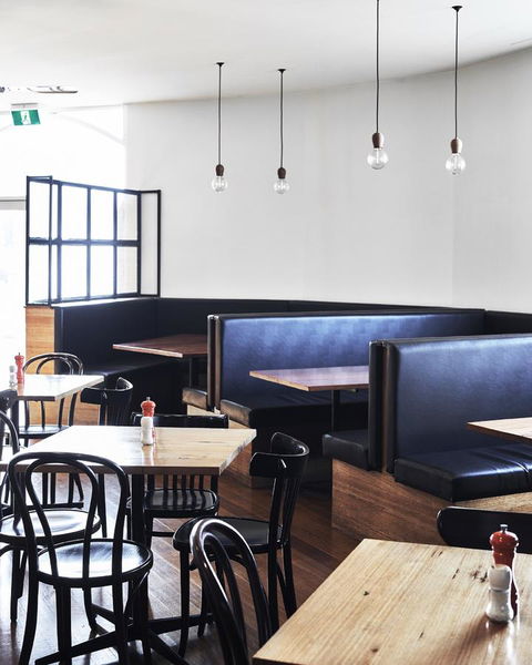 Plough Hotel - Surfers Gold Coast 13