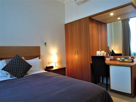 Plough Hotel - Surfers Gold Coast 7