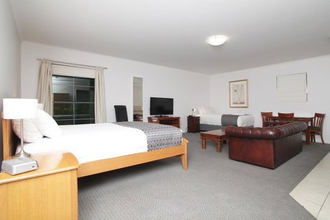 Quality Inn & Suites The Menzies - Surfers Gold Coast 9